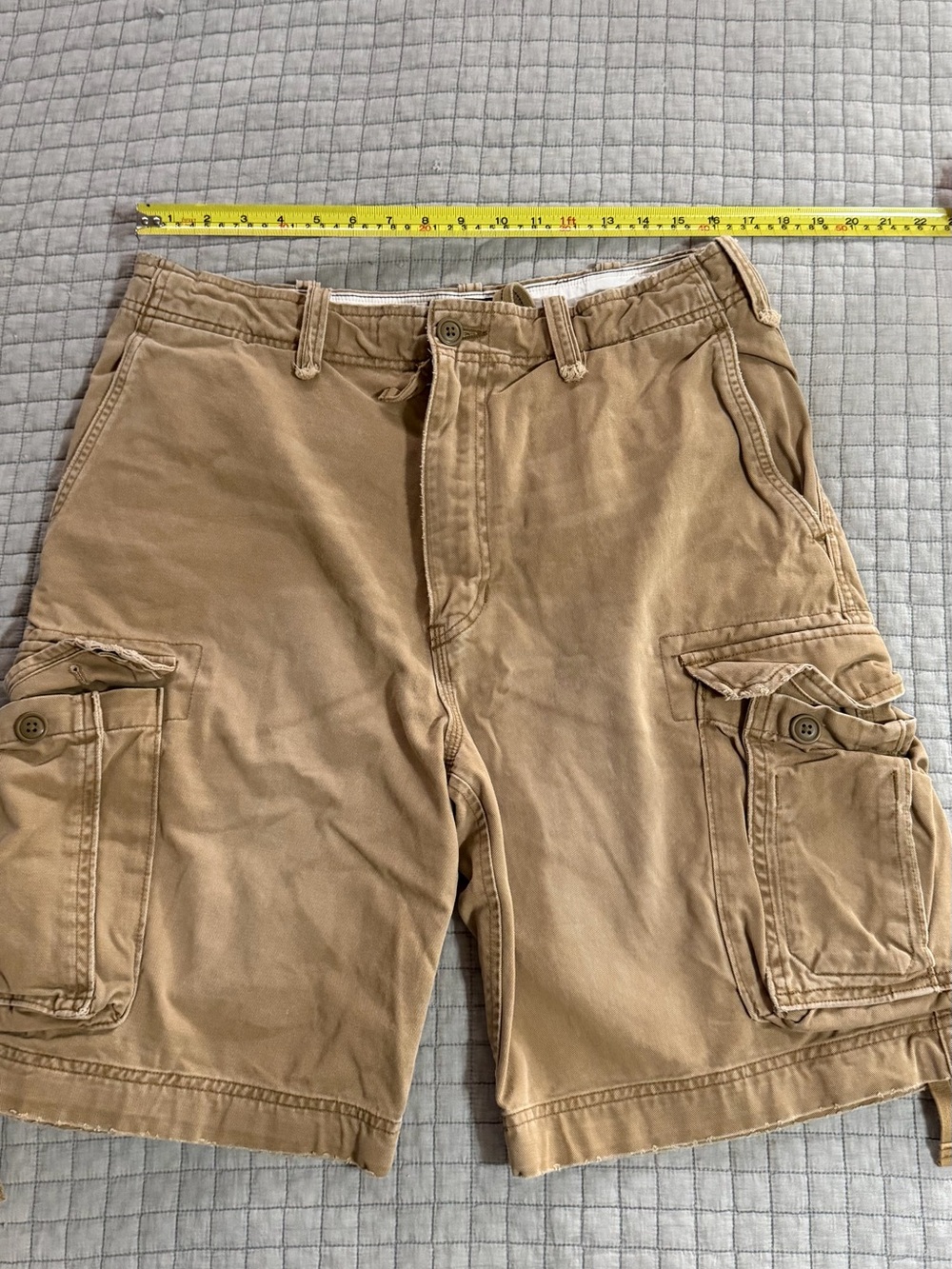 Abercrombie & Fitch Men's Cargo Shorts - Tan